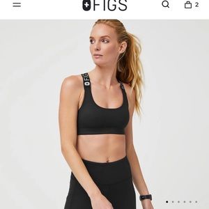 Figs 360 performance sports bra